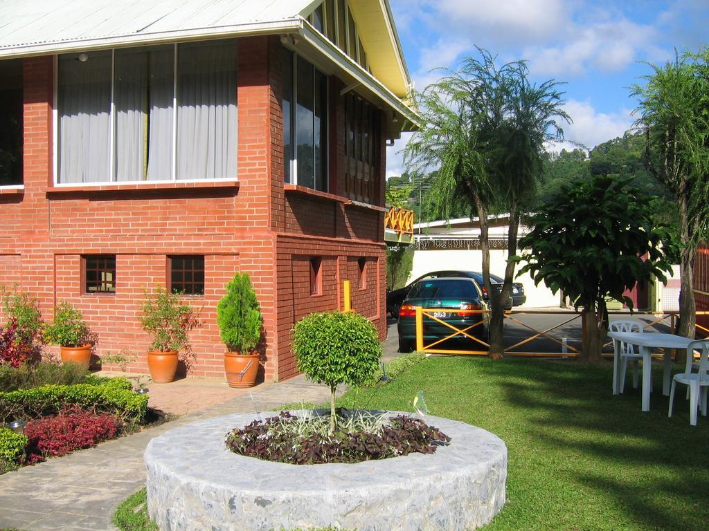 Heritage Inn Trinidad Belmont Extérieur photo