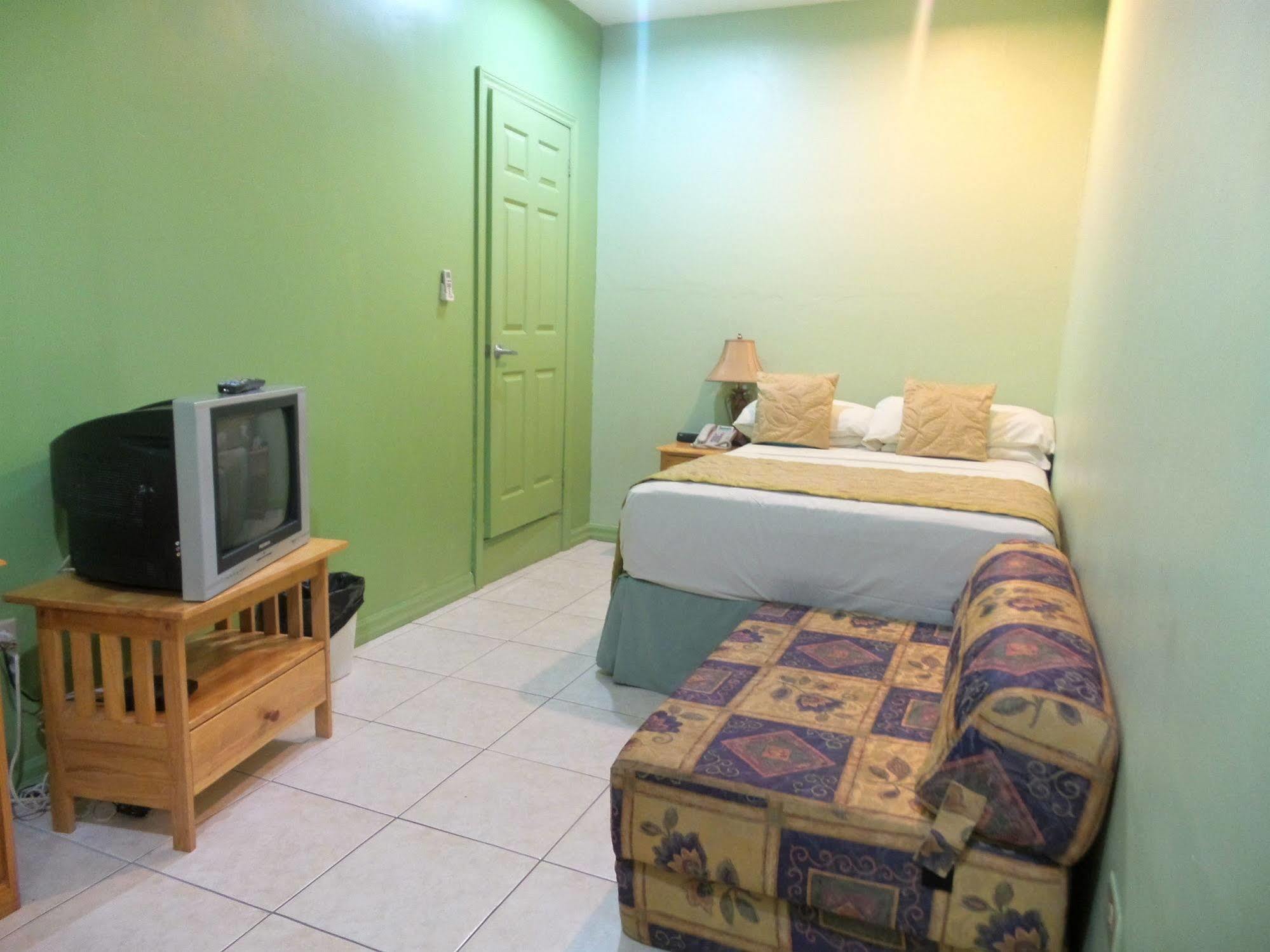 Heritage Inn Trinidad Belmont Extérieur photo