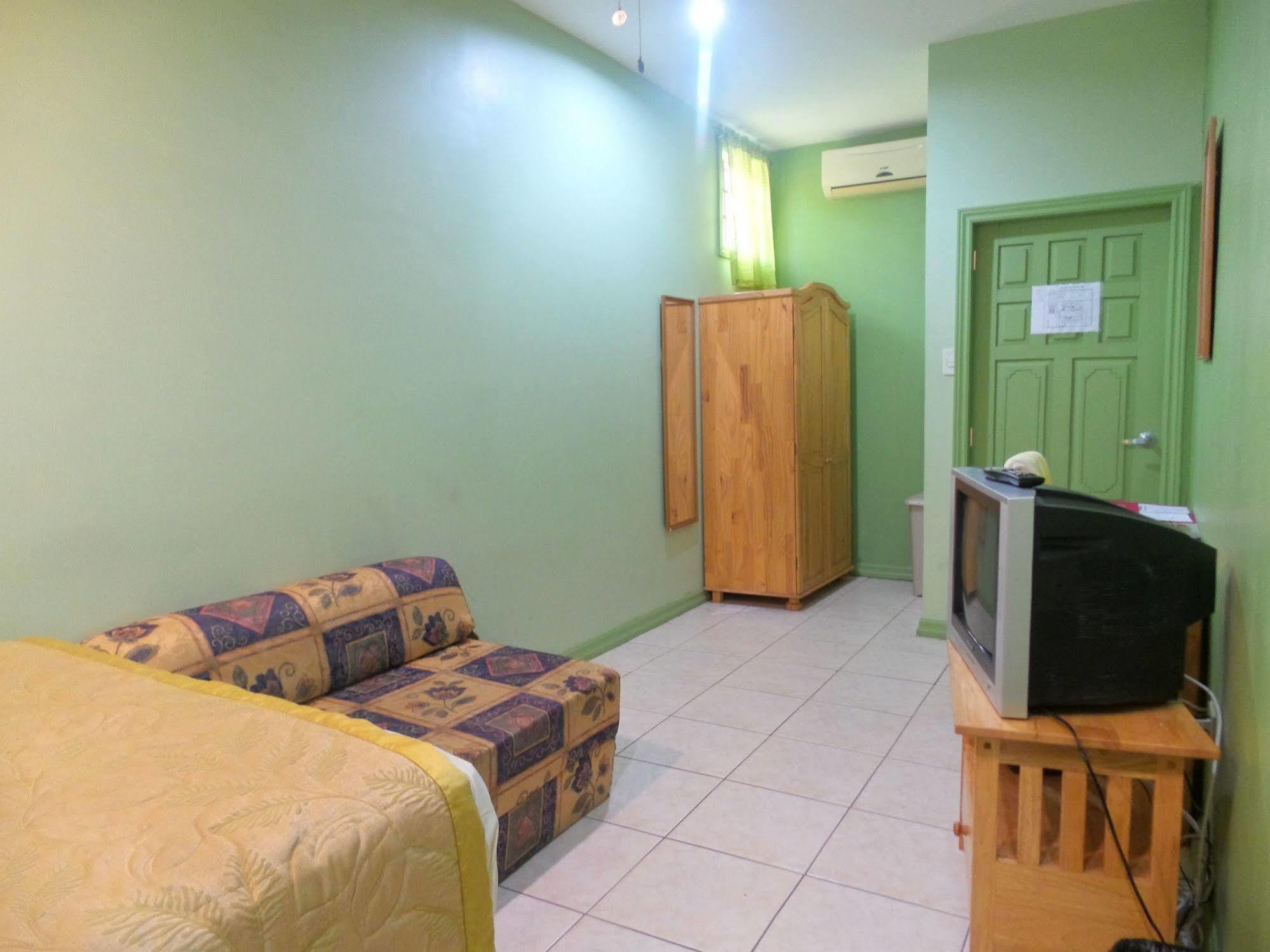 Heritage Inn Trinidad Belmont Extérieur photo