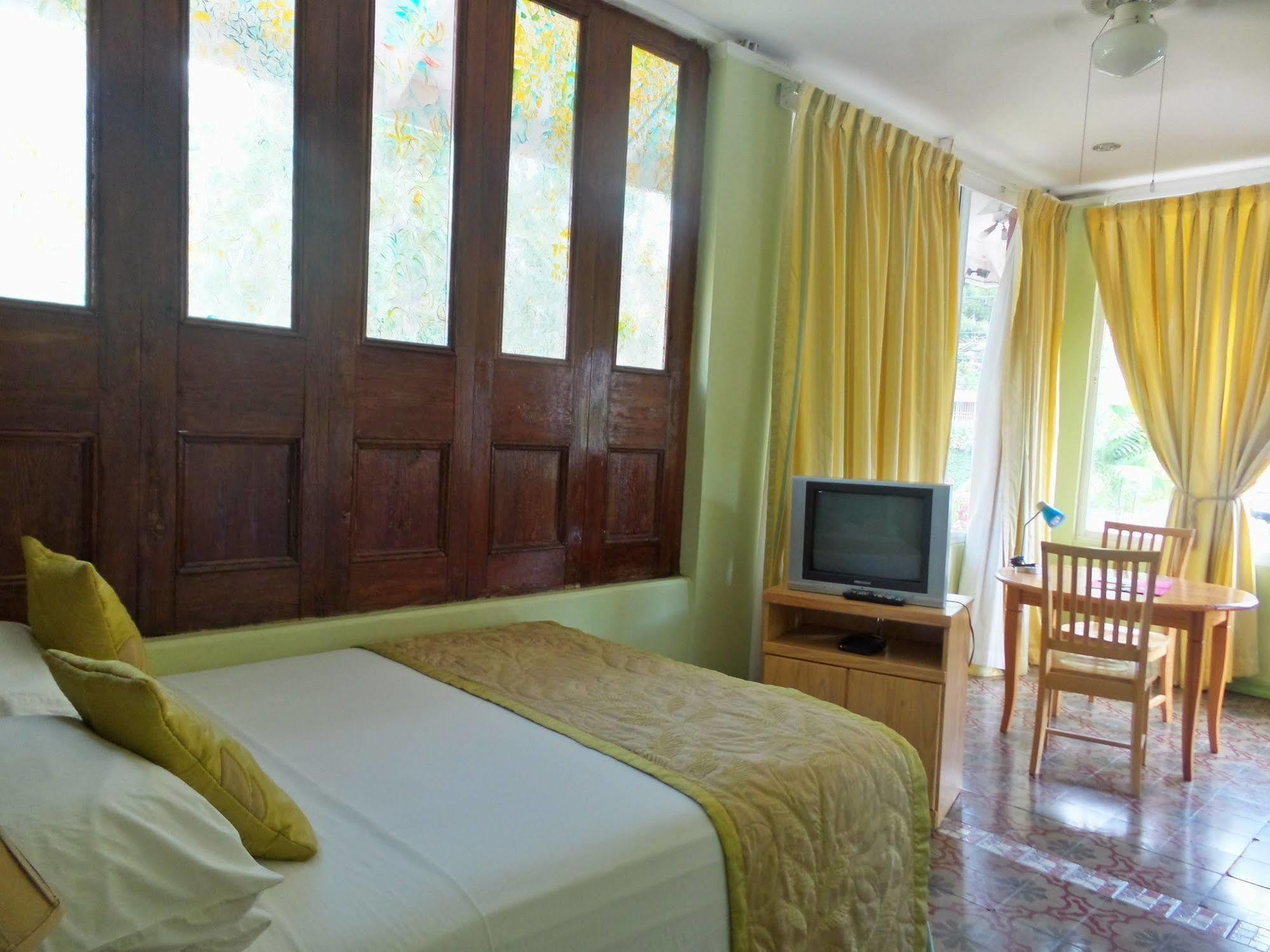 Heritage Inn Trinidad Belmont Extérieur photo