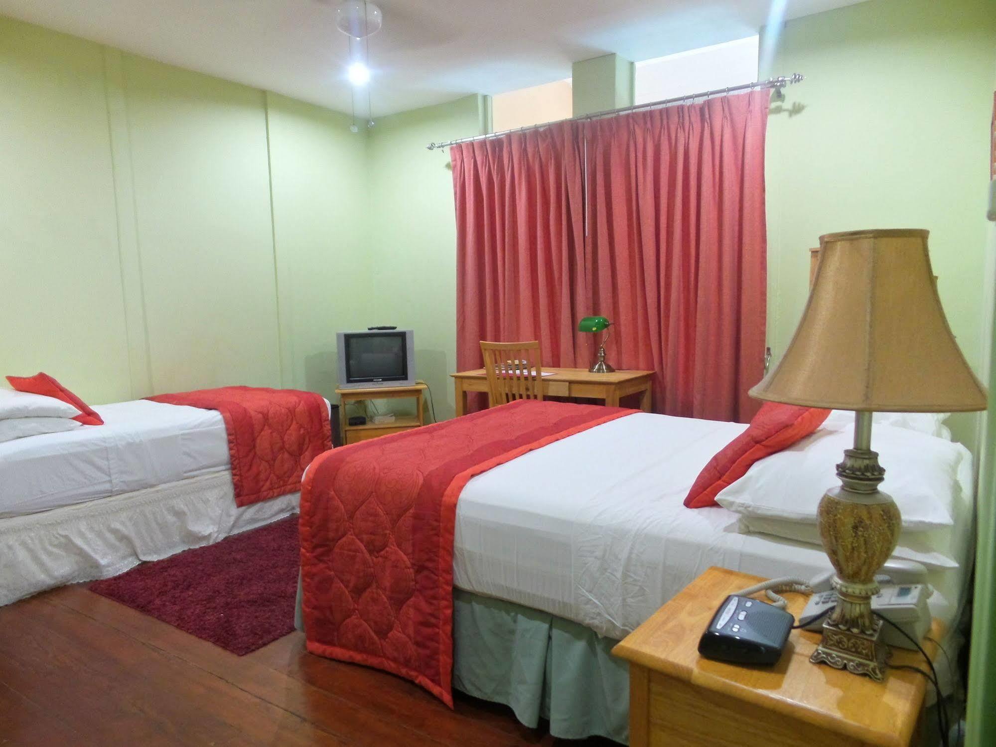 Heritage Inn Trinidad Belmont Extérieur photo