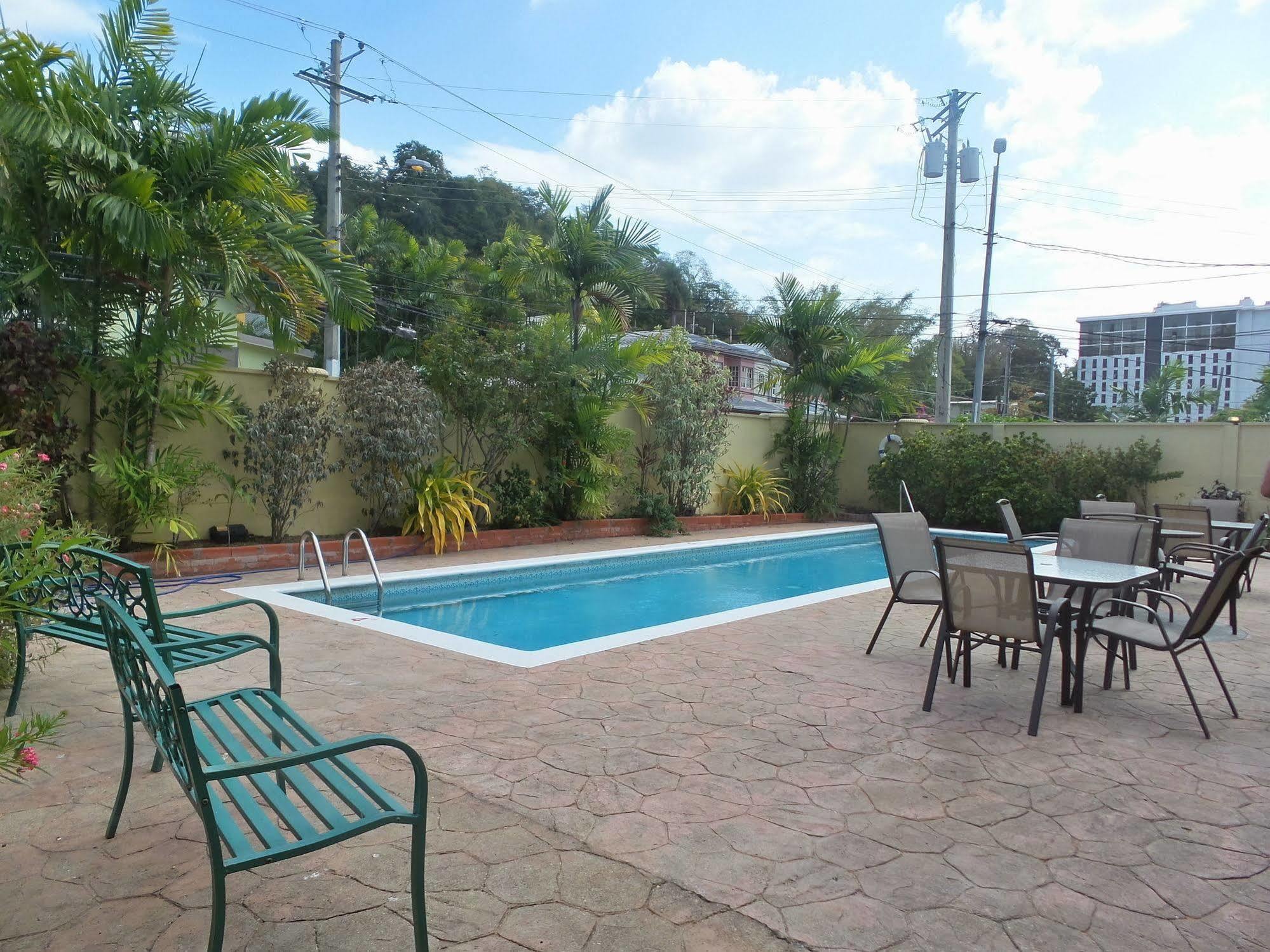 Heritage Inn Trinidad Belmont Extérieur photo